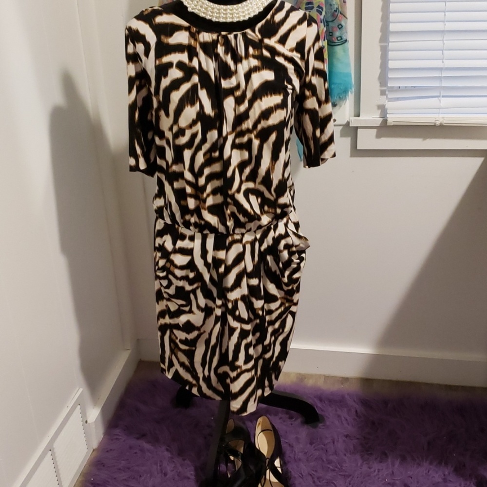 Cute Chaus animal print dress with pockets